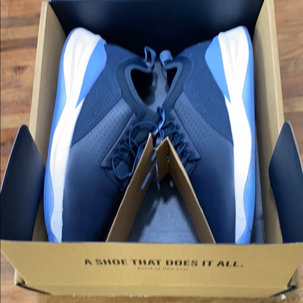 Clove Healthcare Sneakers